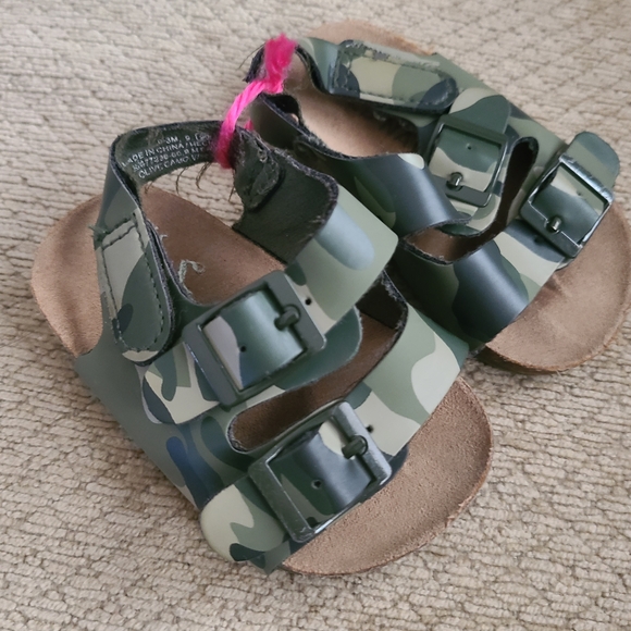 The Children's Place Other - The CHILDREN'S Place Camouflage Baby Sandals Sz 1c